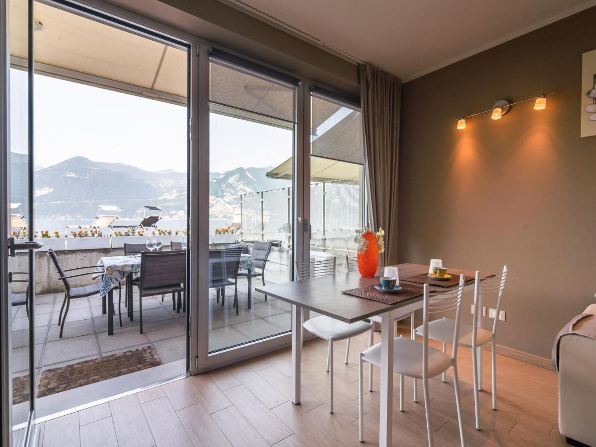 Luxurious Apartment in Marone overlooking lake Iseo Buitenkant foto
