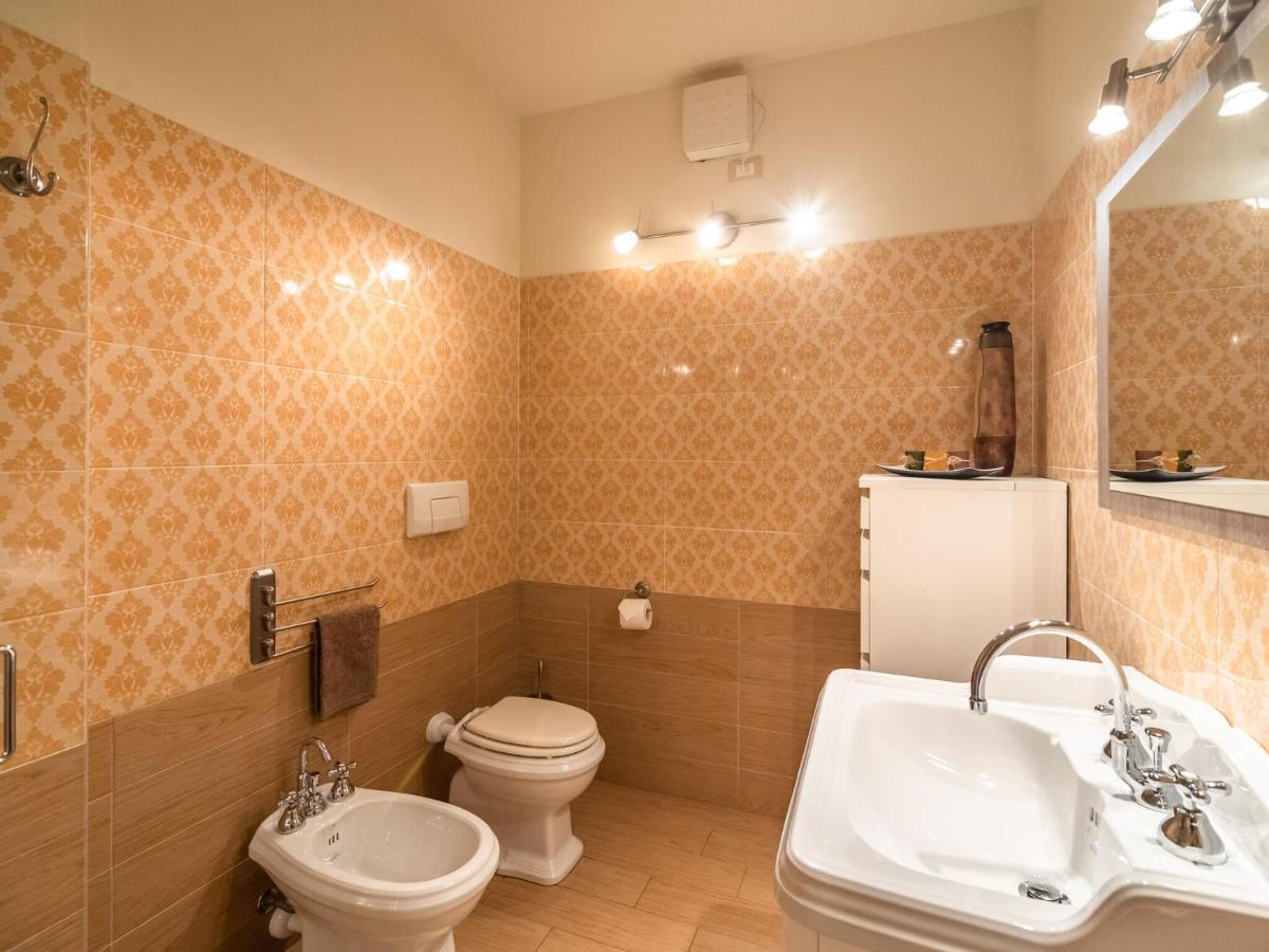Luxurious Apartment in Marone overlooking lake Iseo Buitenkant foto